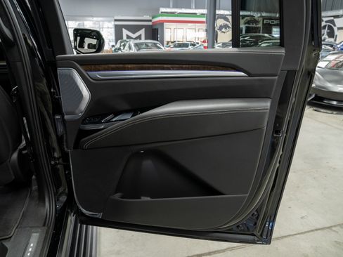 Used 2025 Cadillac Escalade ESV Sport Platinum image 45