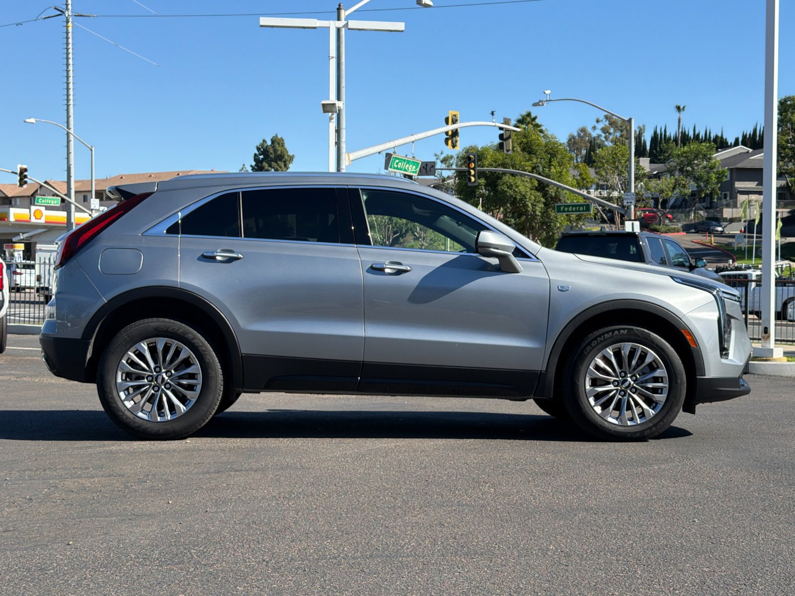 Used 2024 Cadillac XT4 Premium Luxury FWD image 6