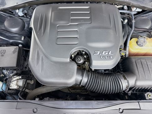Used 2019 Chrysler 300 S RWD image 39