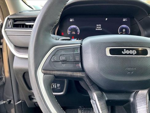 Used 2023 Jeep Grand Cherokee L Limited w/ Black Appearance Package image 18