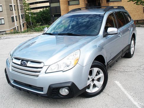 Used 2013 Subaru Outback 2.5i Premium AWD/4WD image 1