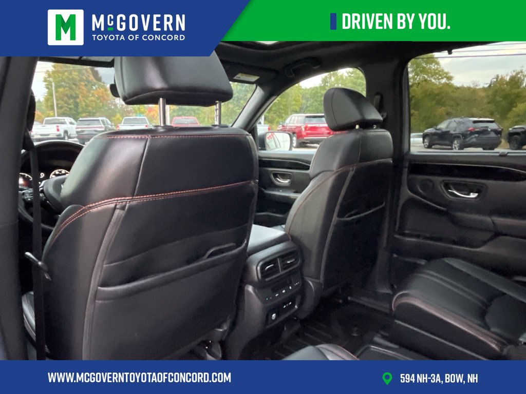 Used 2025 Honda Pilot TrailSport image 17