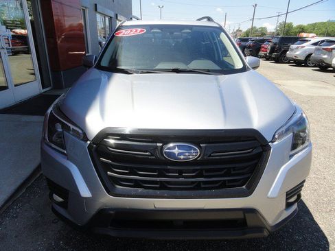 Used 2023 Subaru Forester Premium AWD/4WD image 2