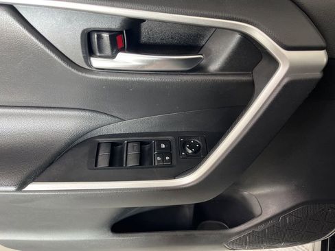Used 2021 Toyota RAV4 XLE FWD image 52