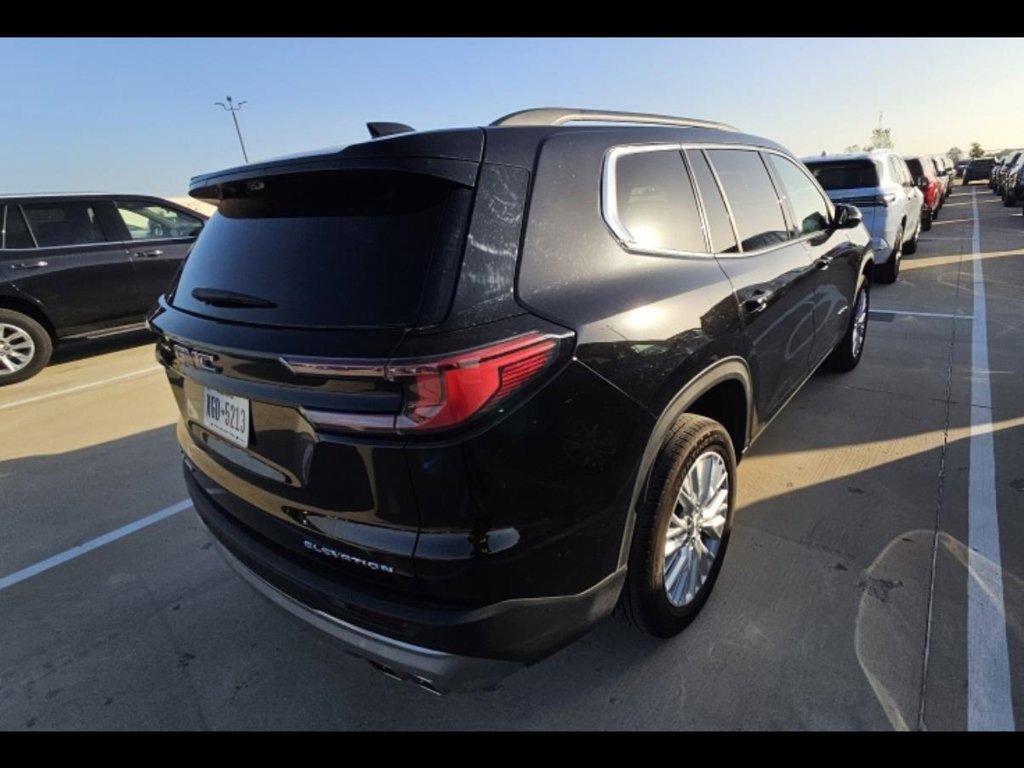Used 2026 GMC Acadia Elevation w/ Elevation Premium Package AWD/4WD image 2