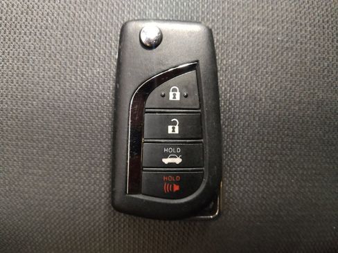 Used 2022 Toyota Corolla LE FWD image 32