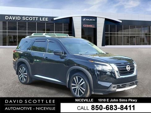 Used 2024 Nissan Pathfinder Platinum FWD image 1