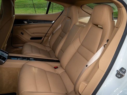 Used 2015 Porsche Panamera S RWD image 29