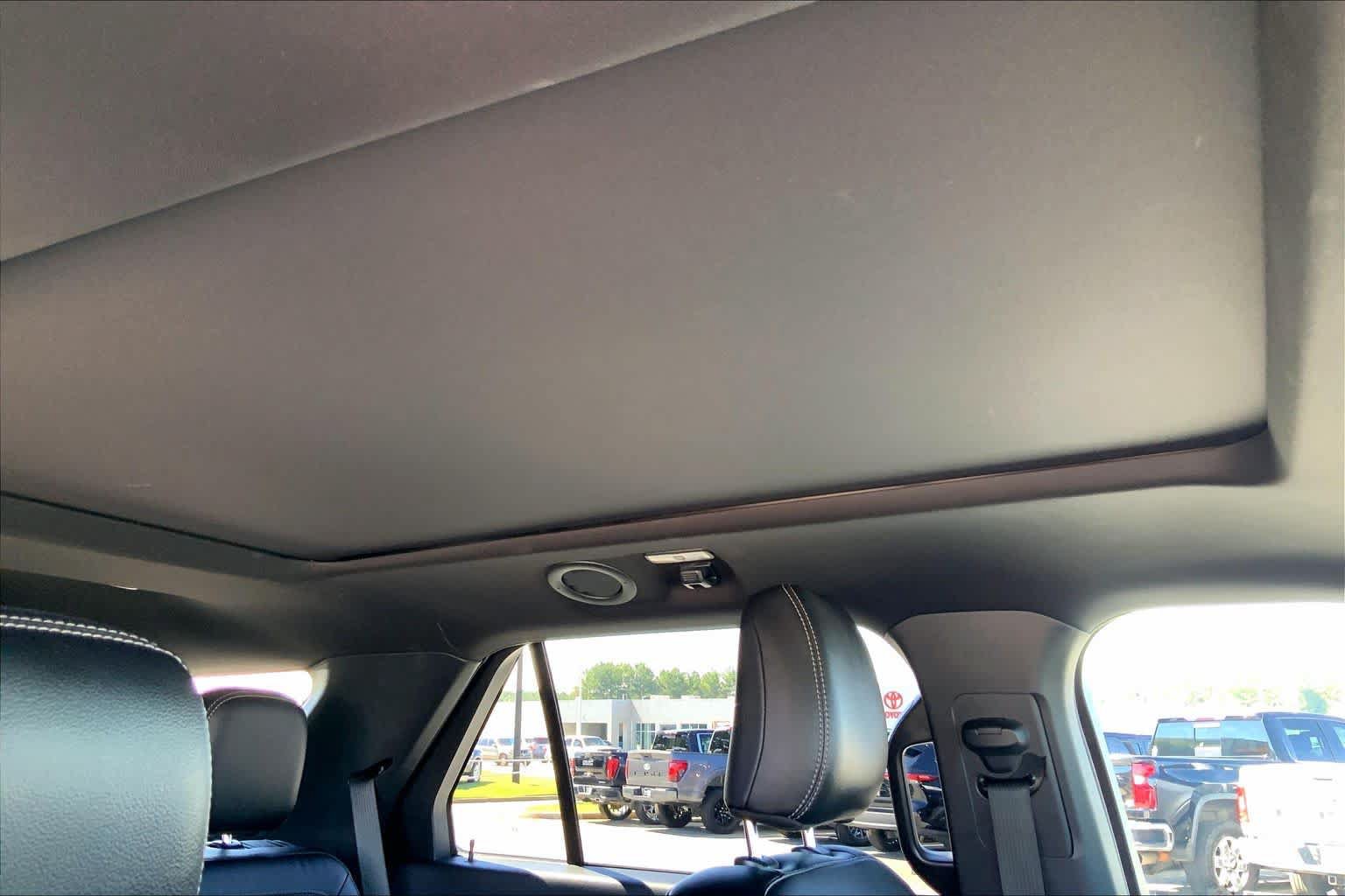 Used 2020 Ford Explorer XLT w/ Equipment Group 202A AWD/4WD image 13
