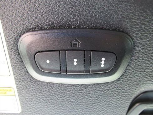 Used 2023 Jeep Gladiator Overland w/ LED Lighting Group AWD/4WD image 28
