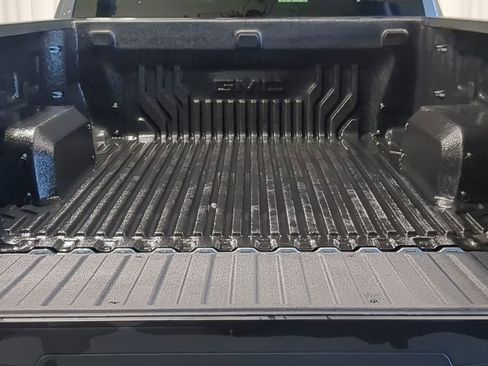 Used 2025 GMC Sierra 1500 Elevation image 39