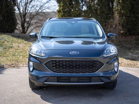 Used 2022 Ford Escape Titanium w/ Class II Trailer Tow Package image 2