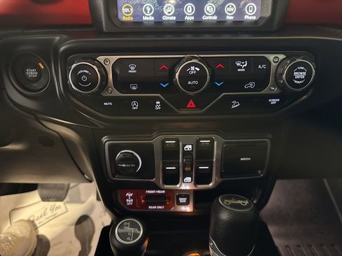 Used 2018 Jeep Wrangler Unlimited Rubicon image 14