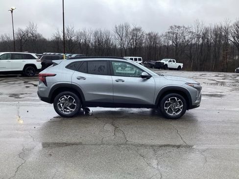 New 2026 Chevrolet Trax LT w/ Driver Confidence Package FWD image 8