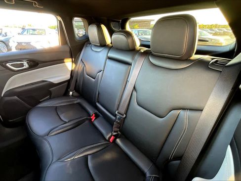 Used 2025 Jeep Compass Limited image 20