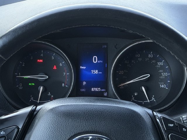 Used 2018 Toyota C-HR XLE FWD image 17