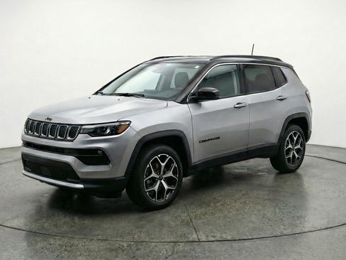 Used 2025 Jeep Compass Limited image 3