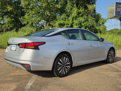 Used 2025 Nissan Altima 2.5 SV FWD image 4