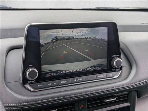 Used 2024 Nissan Rogue SV FWD image 12