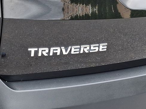 Used 2018 Chevrolet Traverse LT FWD image 31