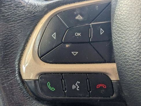 Used 2017 Jeep Renegade Latitude w/ Popular Equipment Group image 9