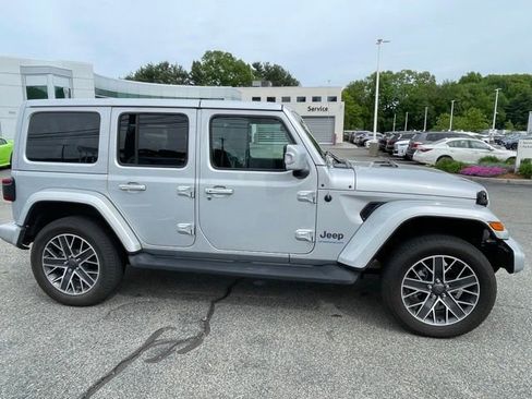 Used 2023 Jeep Wrangler Unlimited Sahara AWD/4WD image 5