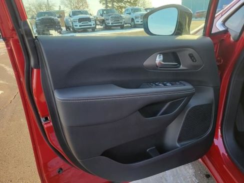 New 2026 Chrysler Pacifica Select image 18