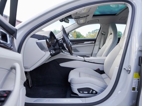 Used 2020 Porsche Panamera 4 Executive w/ Premium Package Plus image 15