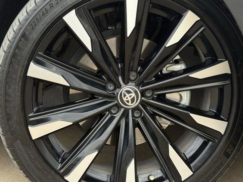 Used 2023 Toyota Crown Platinum AWD/4WD image 10