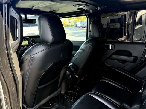 Used 2022 Jeep Gladiator Overland w/ Popular Equipment Package image 16