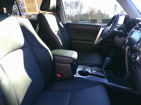 Used 2023 Toyota 4Runner SR5 Premium image 32