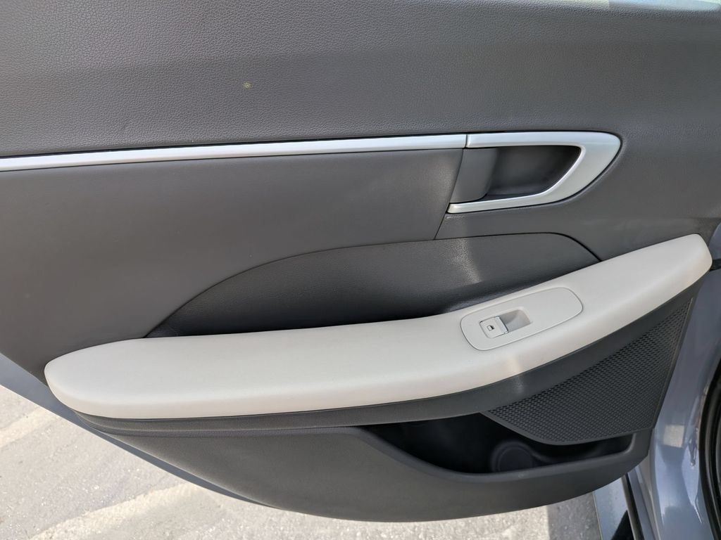 Used 2025 Hyundai Sonata SEL FWD image 25