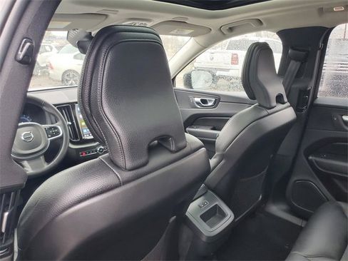 Used 2025 Volvo XC60 B5 Plus image 29
