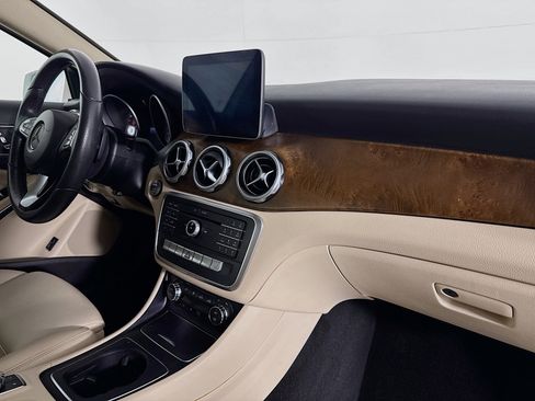 Used 2018 Mercedes-Benz GLA 250 image 28