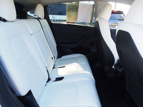 Used 2024 Tesla Model Y Long Range image 14