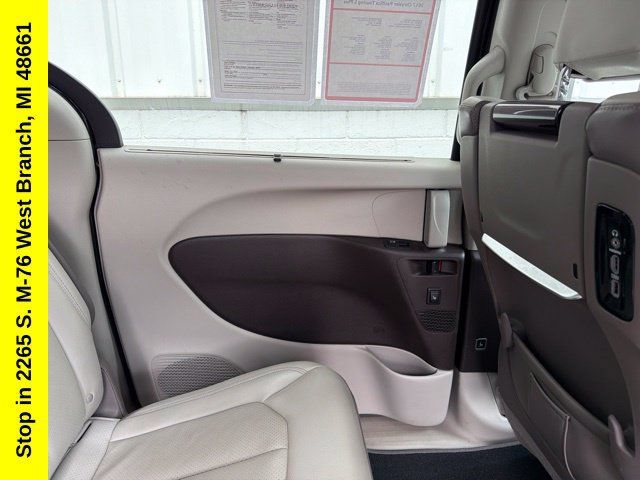 Used 2017 Chrysler Pacifica Touring-L Plus FWD image 29