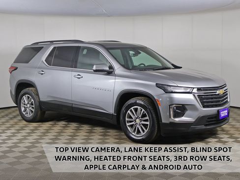 Used 2023 Chevrolet Traverse LT w/ Rear Camera Mirror Package image 5