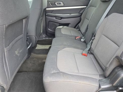 Used 2018 Ford Explorer XLT w/ Equipment Group 201A FWD image 10