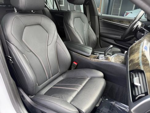 Used 2019 BMW 530i w/ Convenience Package RWD image 21