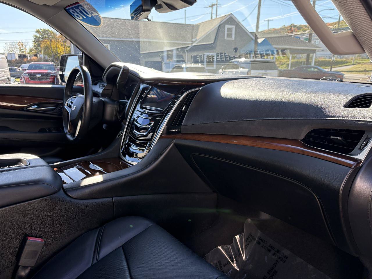 Used 2018 Cadillac Escalade ESV Luxury AWD/4WD image 14