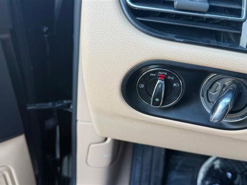 Used 2020 Porsche Macan w/ Premium Package Plus image 37