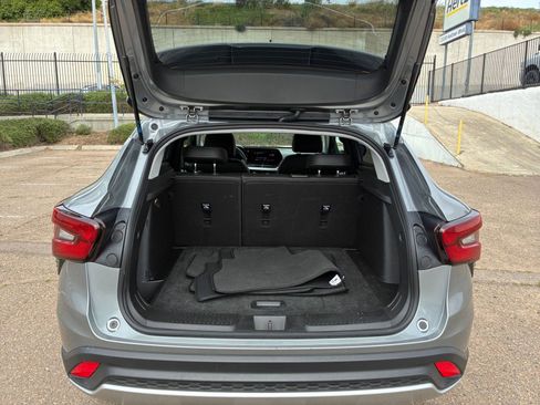 Used 2025 Chevrolet Trax LT w/ LT Convenience Package image 30