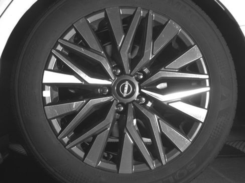 Used 2025 Nissan Altima 2.5 SV FWD image 14