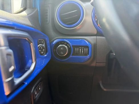 Used 2021 Jeep Gladiator Sport AWD/4WD image 14
