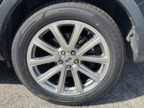 Used 2017 Ford Explorer Limited w/ Equipment Group 301A FWD image 18