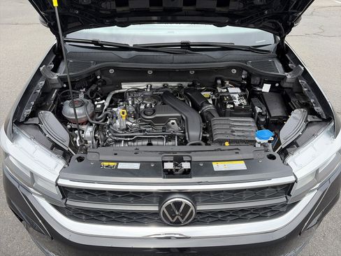 Used 2024 Volkswagen Taos SE AWD/4WD image 32