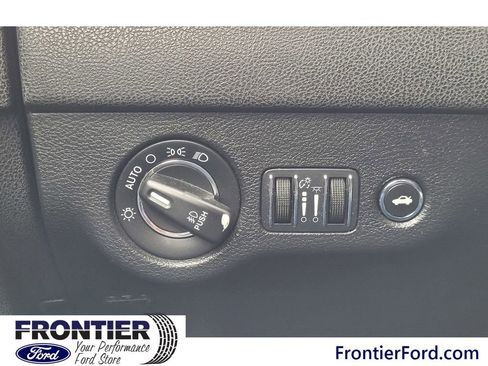 Used 2016 Chrysler 300 C RWD image 15