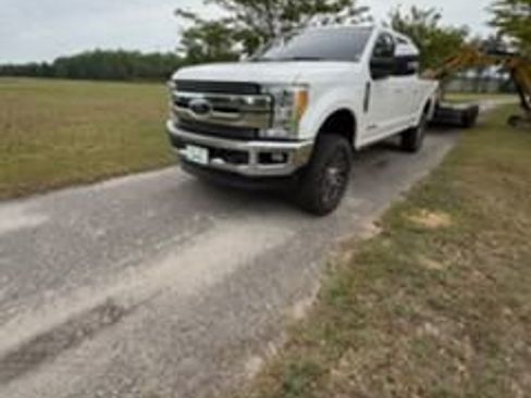 Used 2017 Ford F250 Lariat w/ Lariat Ultimate Package image 4