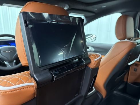 New 2026 Chrysler Pacifica Pinnacle w/ Trailer Tow Group image 17