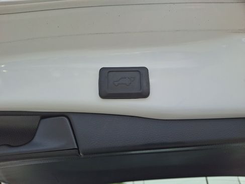 Used 2021 Toyota RAV4 XLE Premium AWD/4WD image 29